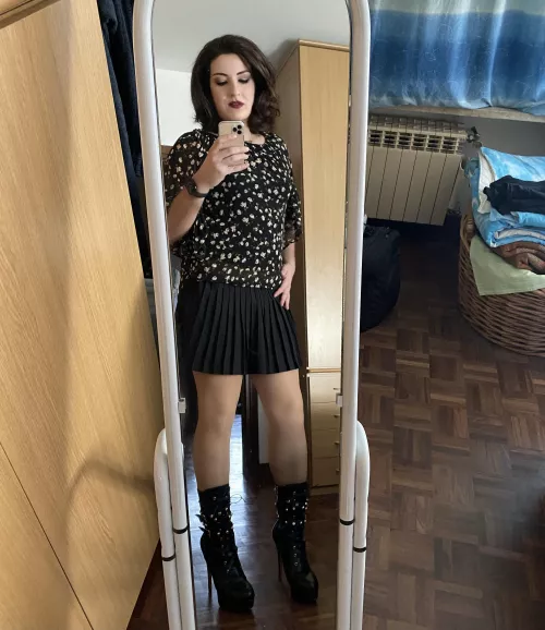 Same boots different look. Iβm in love with them