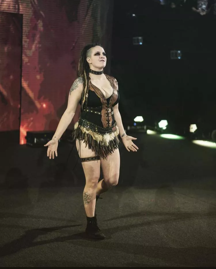 Sarah Logan’s MILF tits Sarah Logan’s MILF tits