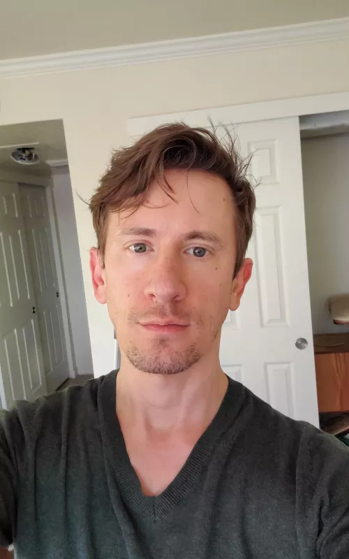 Saturday morning! Think I need to shave. Saturday morning! Think I need to shave.