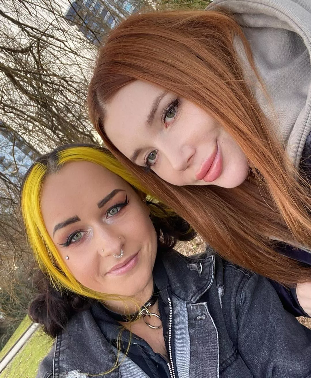 Saw this on one of her socials. Anyone know who the girl is with yellow hair? Does she have OF?