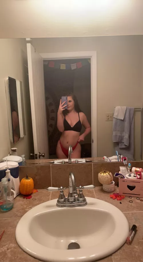 Say hi if you’d fuck me… I’m a 20 year old college student 😈 Say hi if you’d fuck me… I’m a 20 year old college student 😈