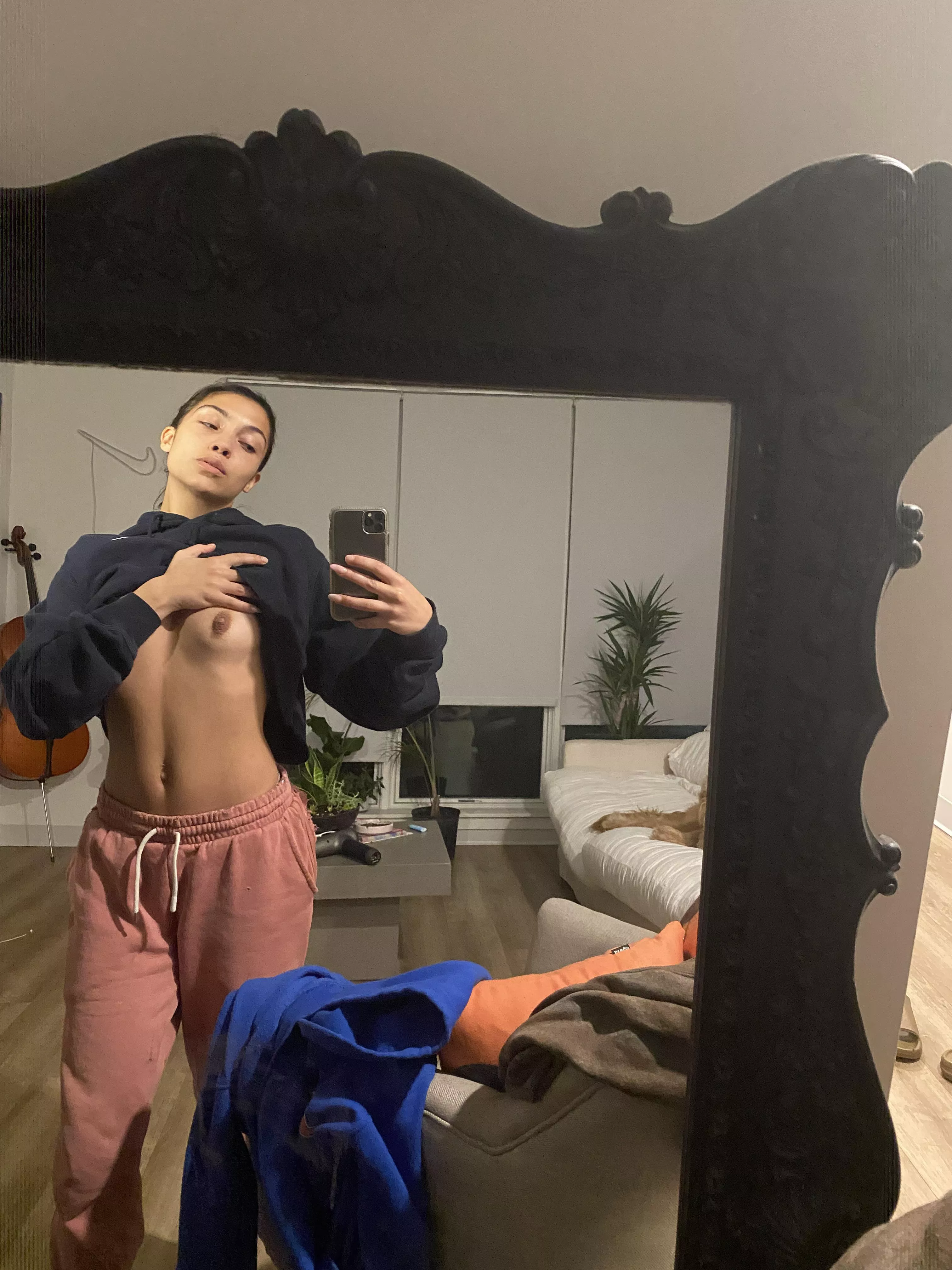 Say hi if you’d fuck me. Say hi if you’d fuck me.