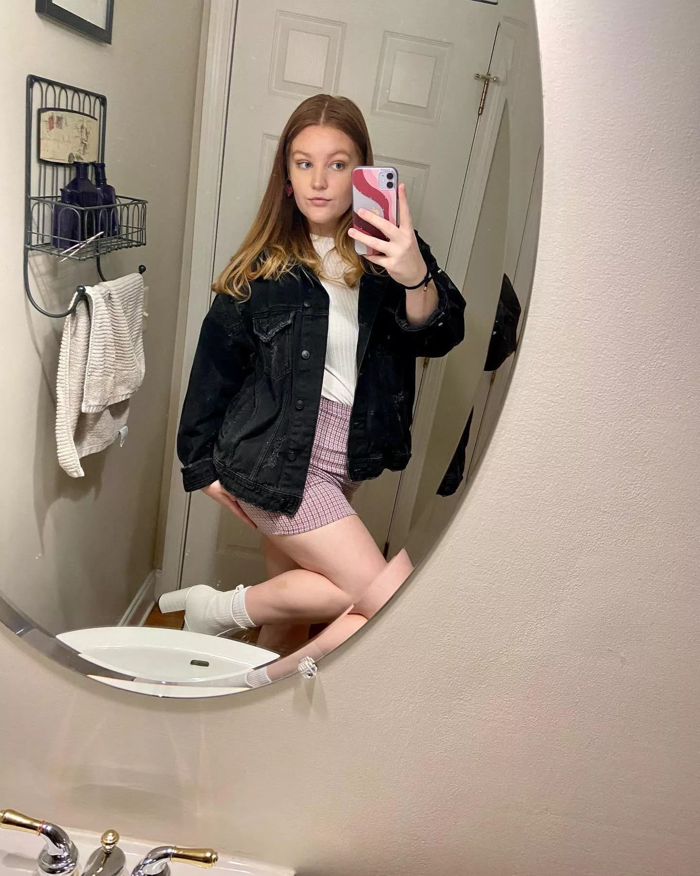 Say hi if you’d let a sweet looking girl have complete control over your locked cock 😋 [domme]