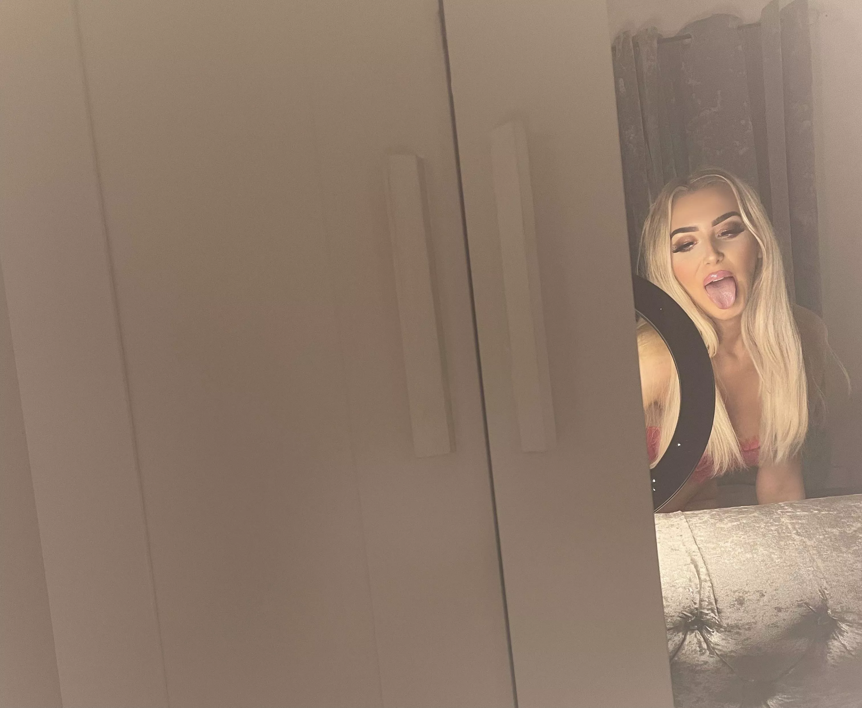 say hi if you’d like to put something big in my mouth💦