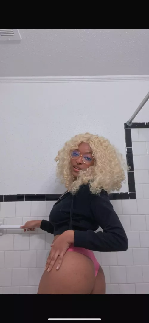 say hi if you’d play with my ass <3 say hi if you’d play with my ass <3