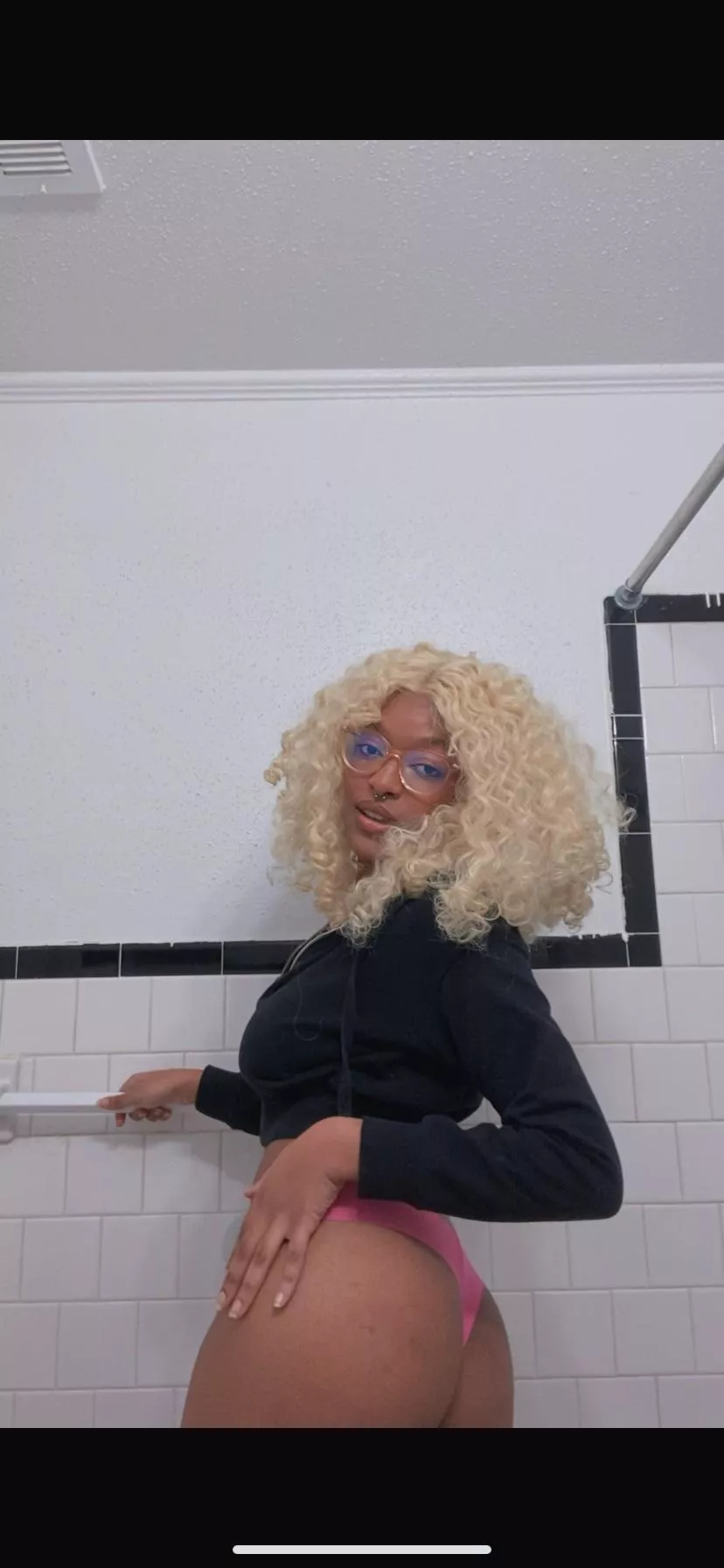 say hi if you’d play with my ass <3 say hi if you’d play with my ass <3