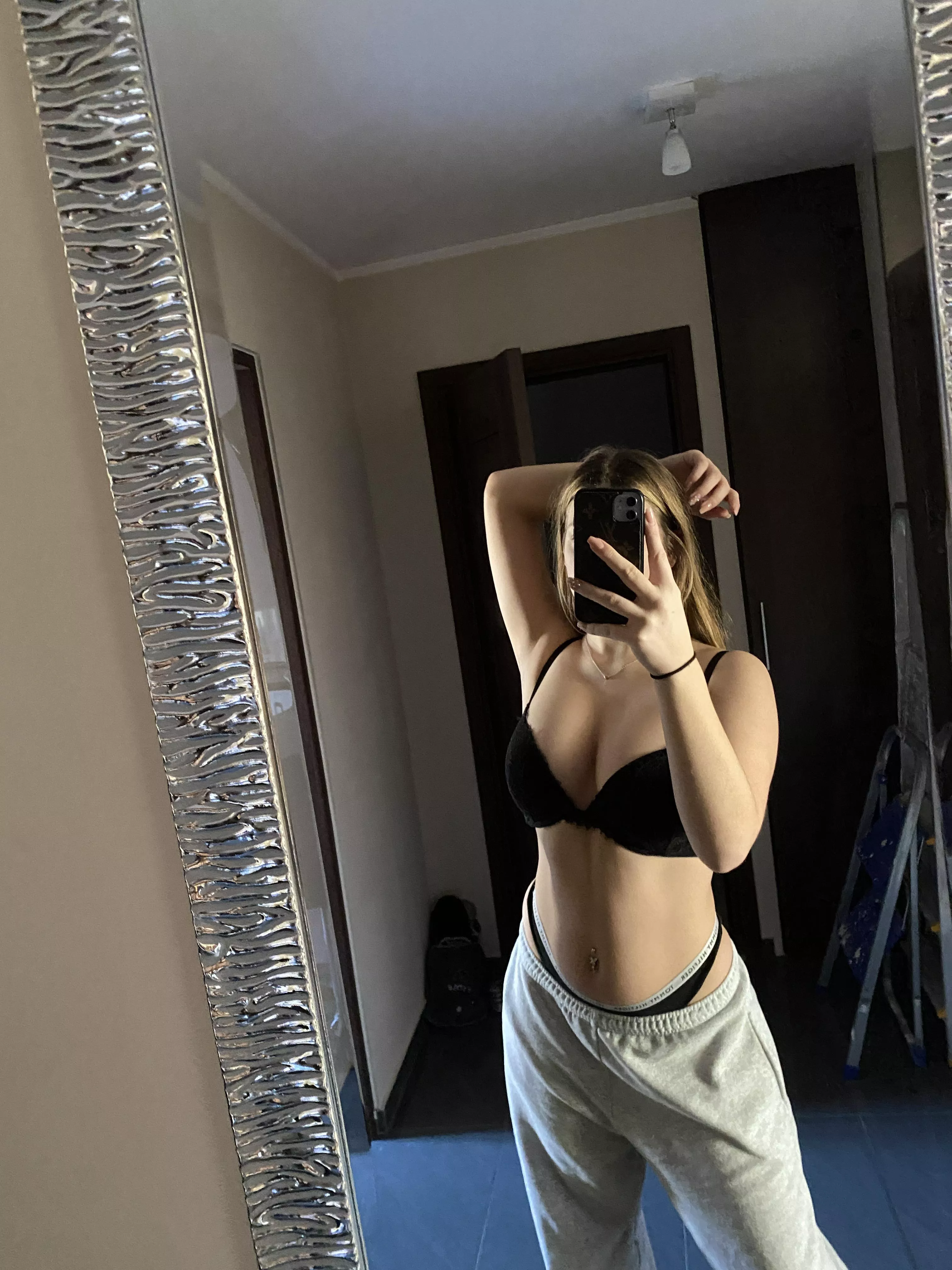 Say hi to me if you‘d fuck me 🥰