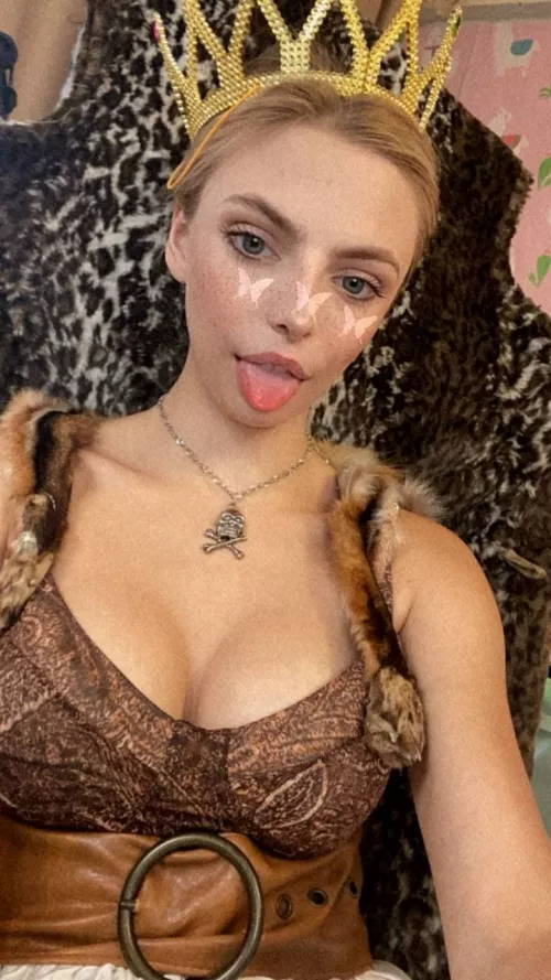 say hi to the queenπ