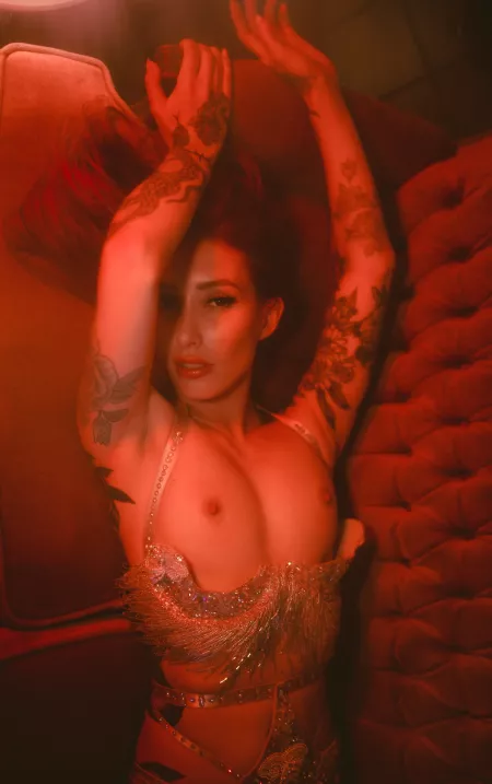 [SC] Would you jerk off to my nudes if I sent you some? SC: yourbabycortney