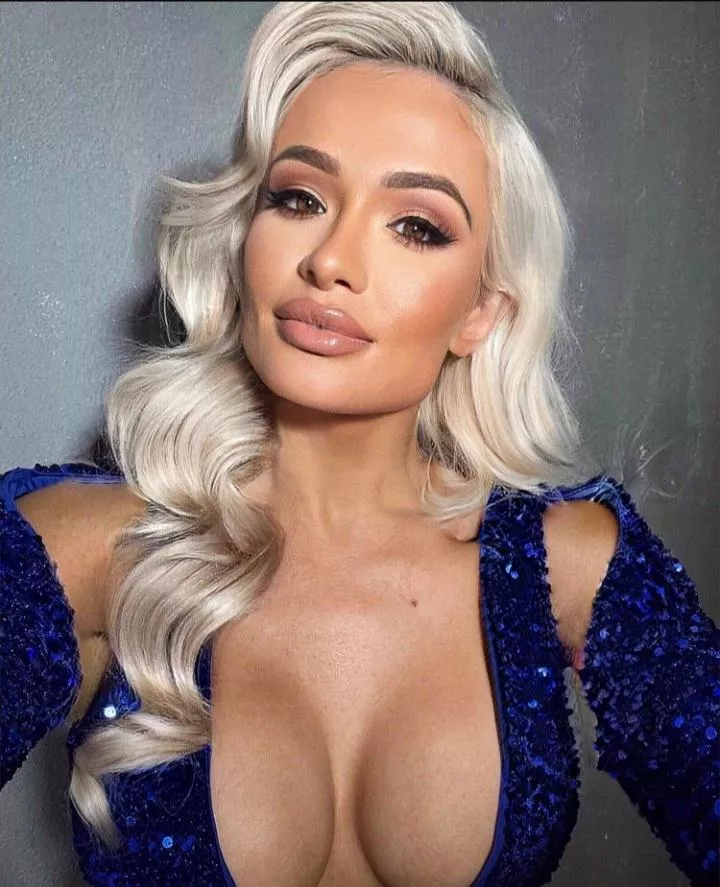 Scarlett big titties