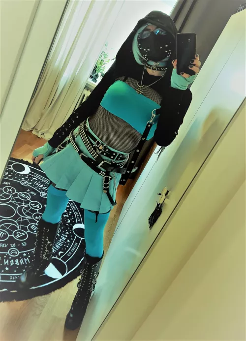 Second outfit of the week, BLUE, a color I very rarely use ?