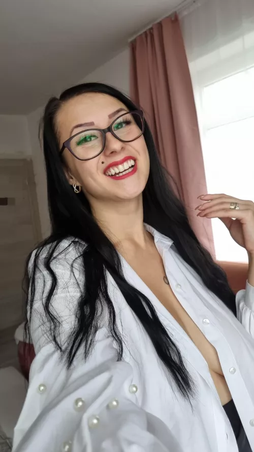 Secretary milfie, how I am look?😍 Secretary milfie, how I am look?😍