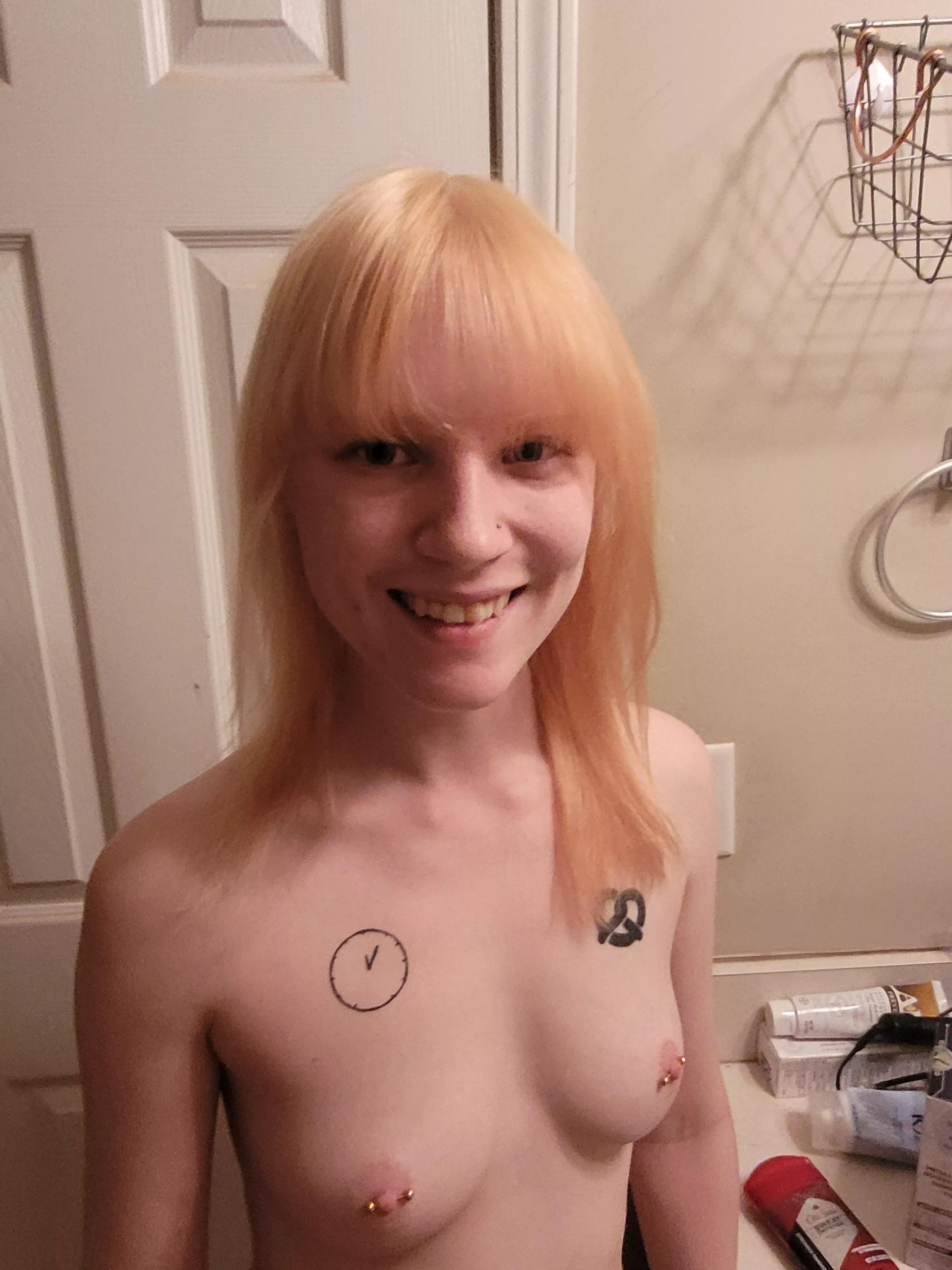Secy smily wife with some pierced nips