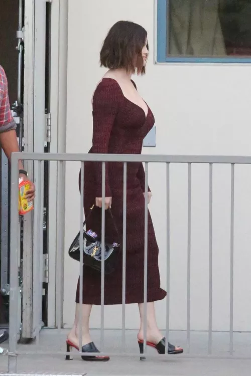 Selena Gomez got serious cake now 🍑 Selena Gomez got serious cake now 🍑