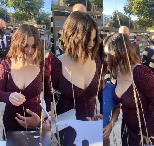 Selena Gomez hates wearing a bra which is good for us Selena Gomez hates wearing a bra which is good for us
