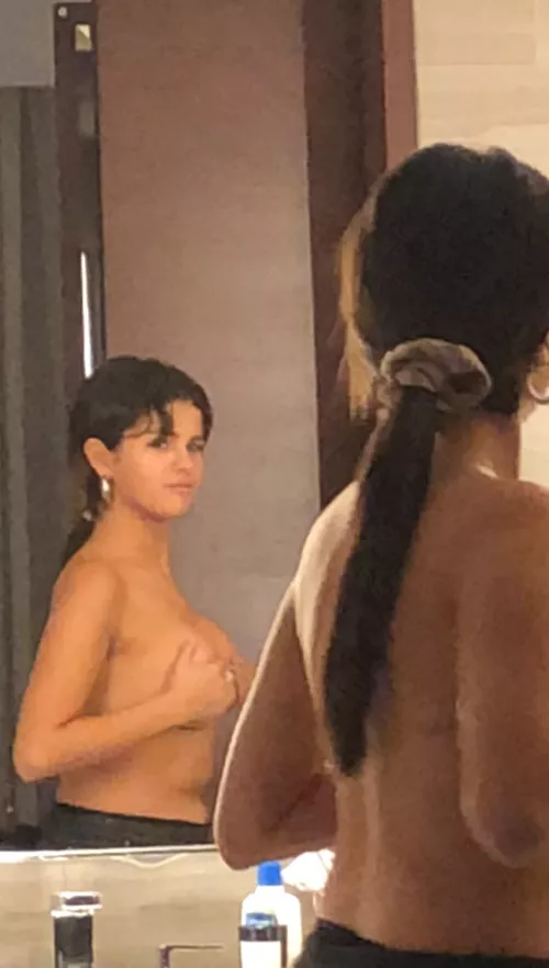 SELENA GOMEZ SELENA GOMEZ