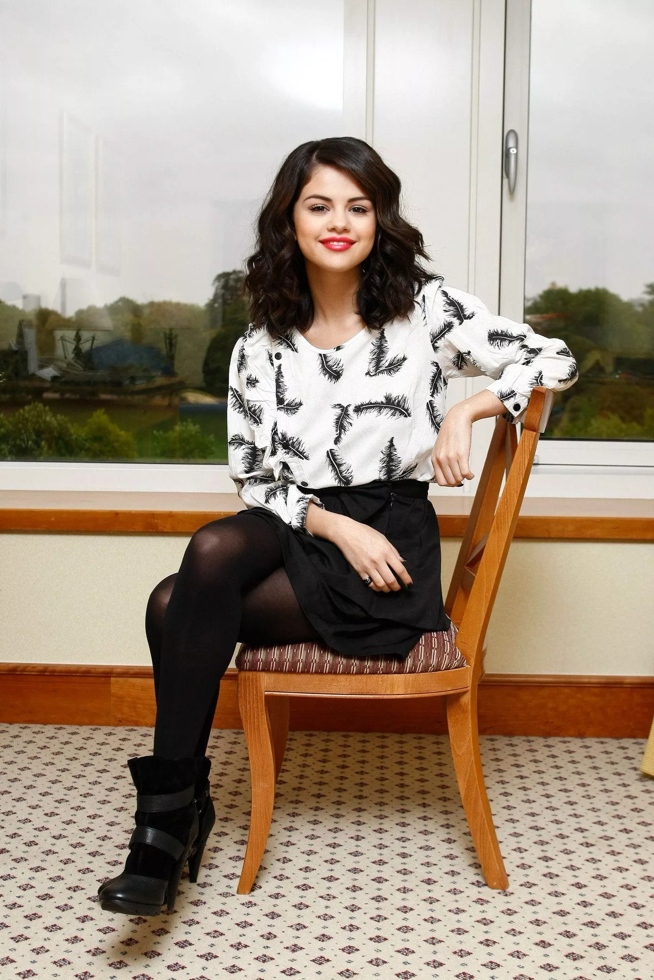 Selena Gomez In Pantyhose Selena Gomez In Pantyhose