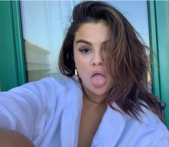 Selena Gomez is always delicious 😍 Selena Gomez is always delicious 😍