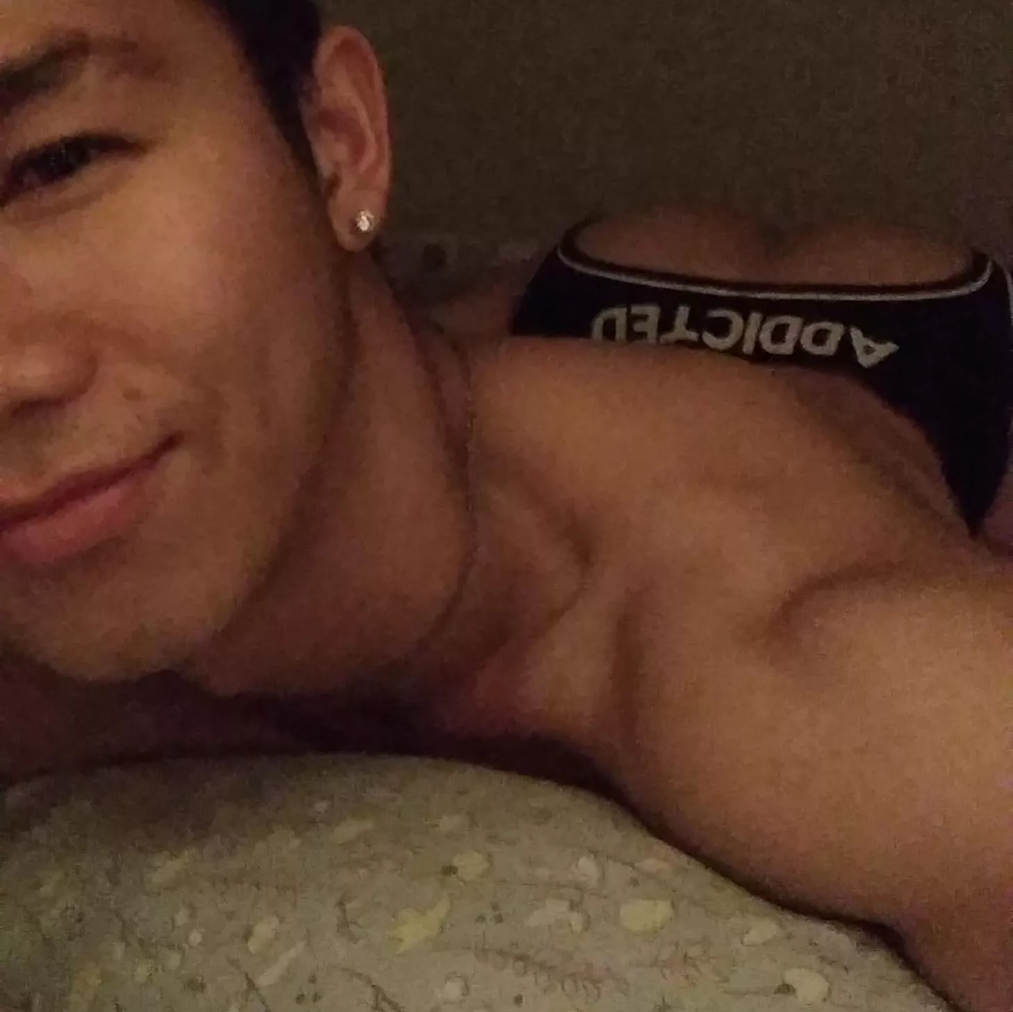 [Self] Look at the moon ?