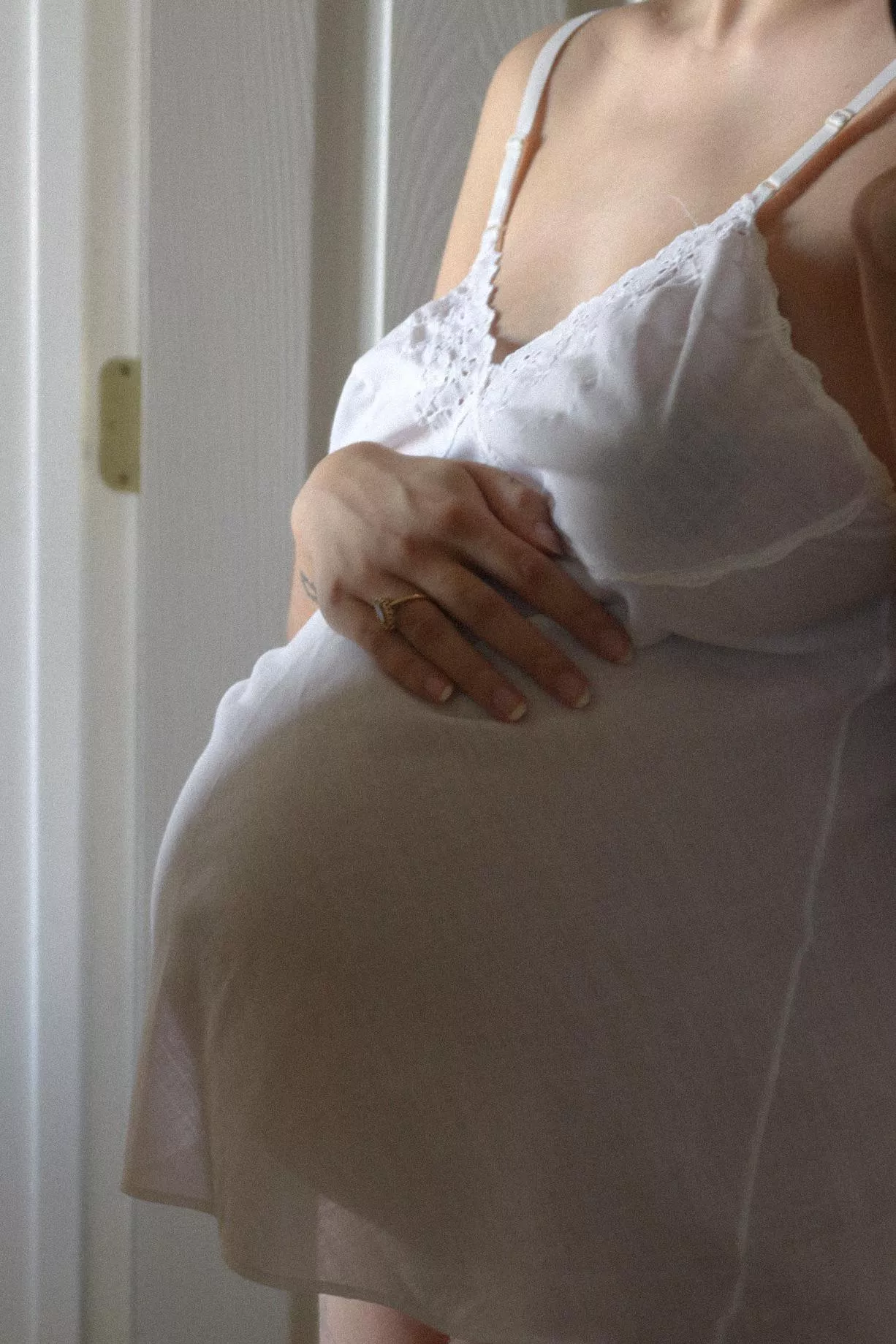 Self portraits at 8 months ๐ฟ join my Patreon to see photoshoots of my pregnancy journey๐ชด(linked in comments) Self portraits at 8 months ๐ฟ join my Patreon to see photoshoots of my pregnancy journey๐ชด(linked in comments)