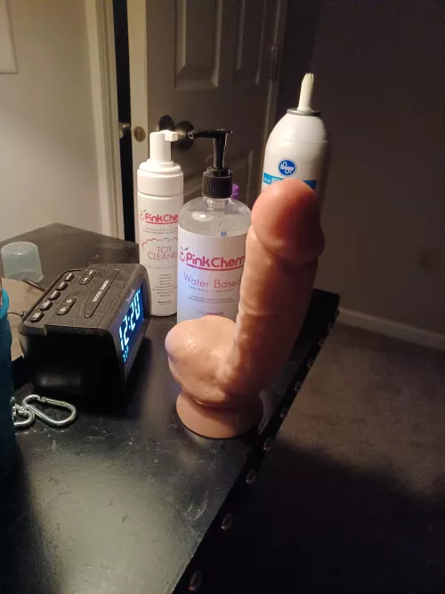 Self training cuck. I will suck him and lick him and throat him, stick him to the wall and push my ass against him and call him George. 👅💦😘🧸