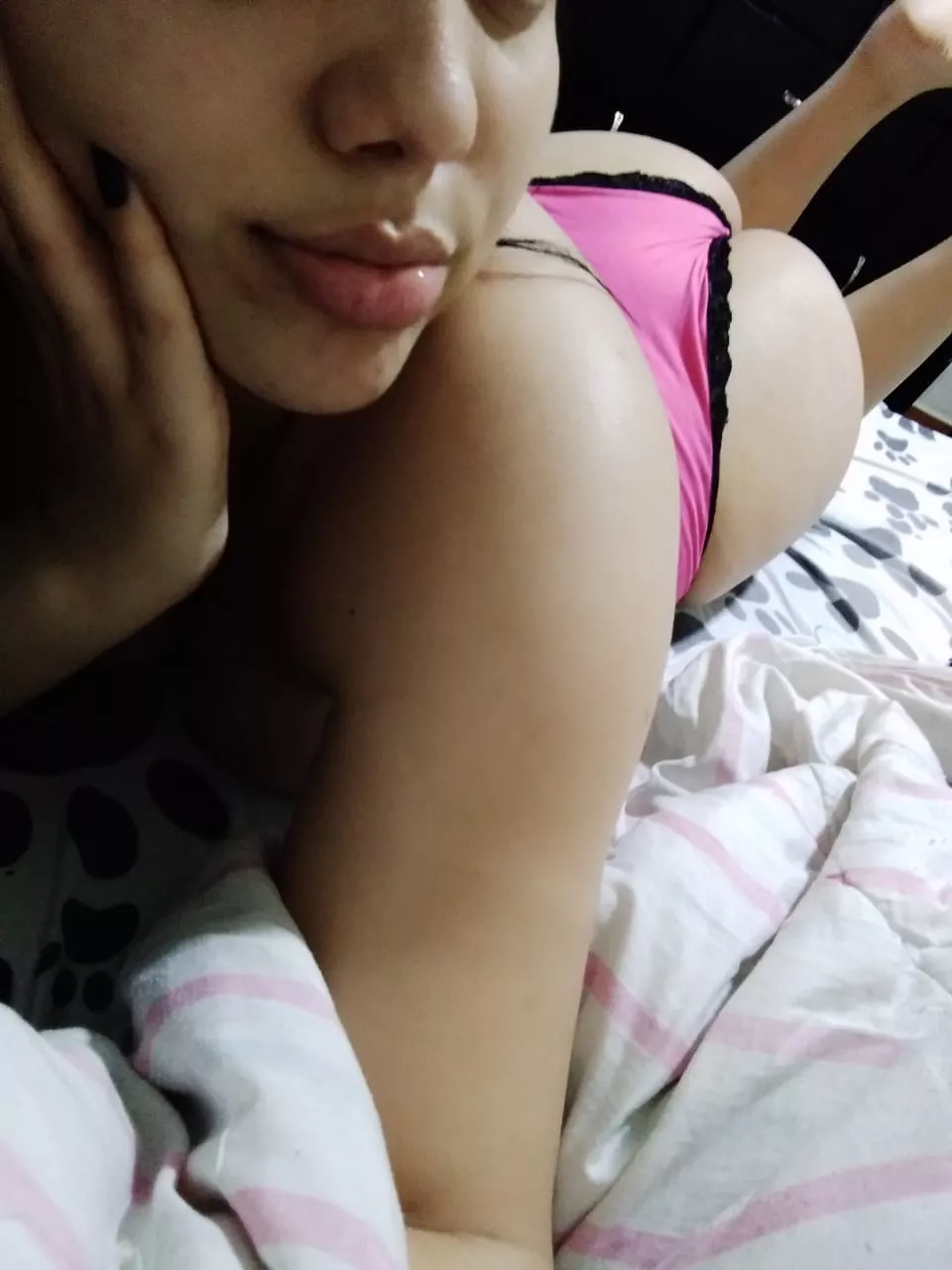 Selling (20) years old F 😽 latina girl looking for my naughty daddy ♦️ ( personal pics and vids 📸, private cam and sex tapes ⏯️, Lesbian content 😛 drop box