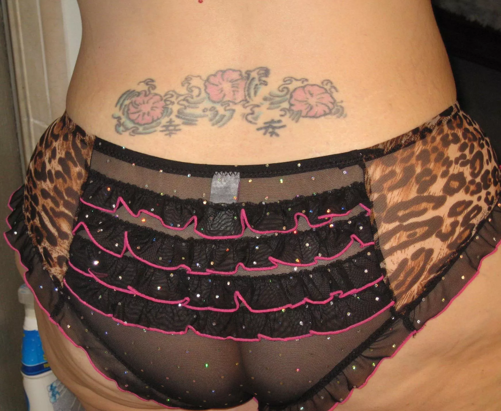 [SELLING] $30 includes 24 hour wear time vaccum sealed, free shipping in US, three pics in your pair, and personal thank you note. Add ons and other worn items available as well kink and fetish freindly. ❤ to chat. Happy to answer any questions you hav