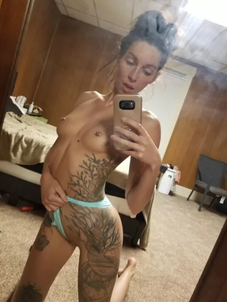 [Selling] Are you bored at home❓And looking for someone to play with ⁉️ Always available for fun ✌️ CONTENT SEXT GFE Text me on kik➡️ TialiaaStar