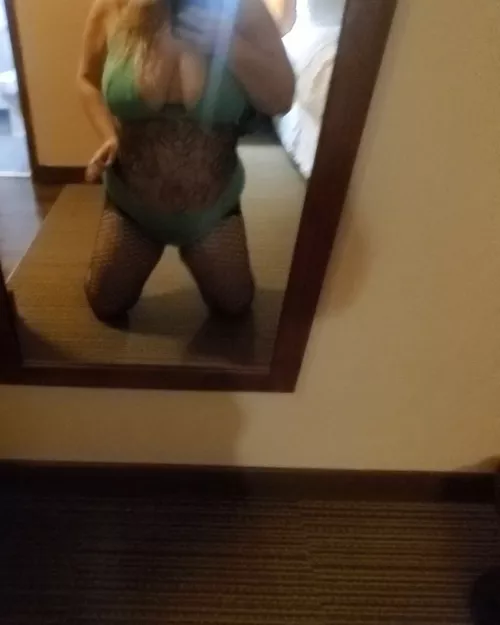 [Selling] Curvy. Bodysuits, bodystockings, thigh-highs, Gym and Sauna Sweaty Panties. Sext. GFE. [USA]