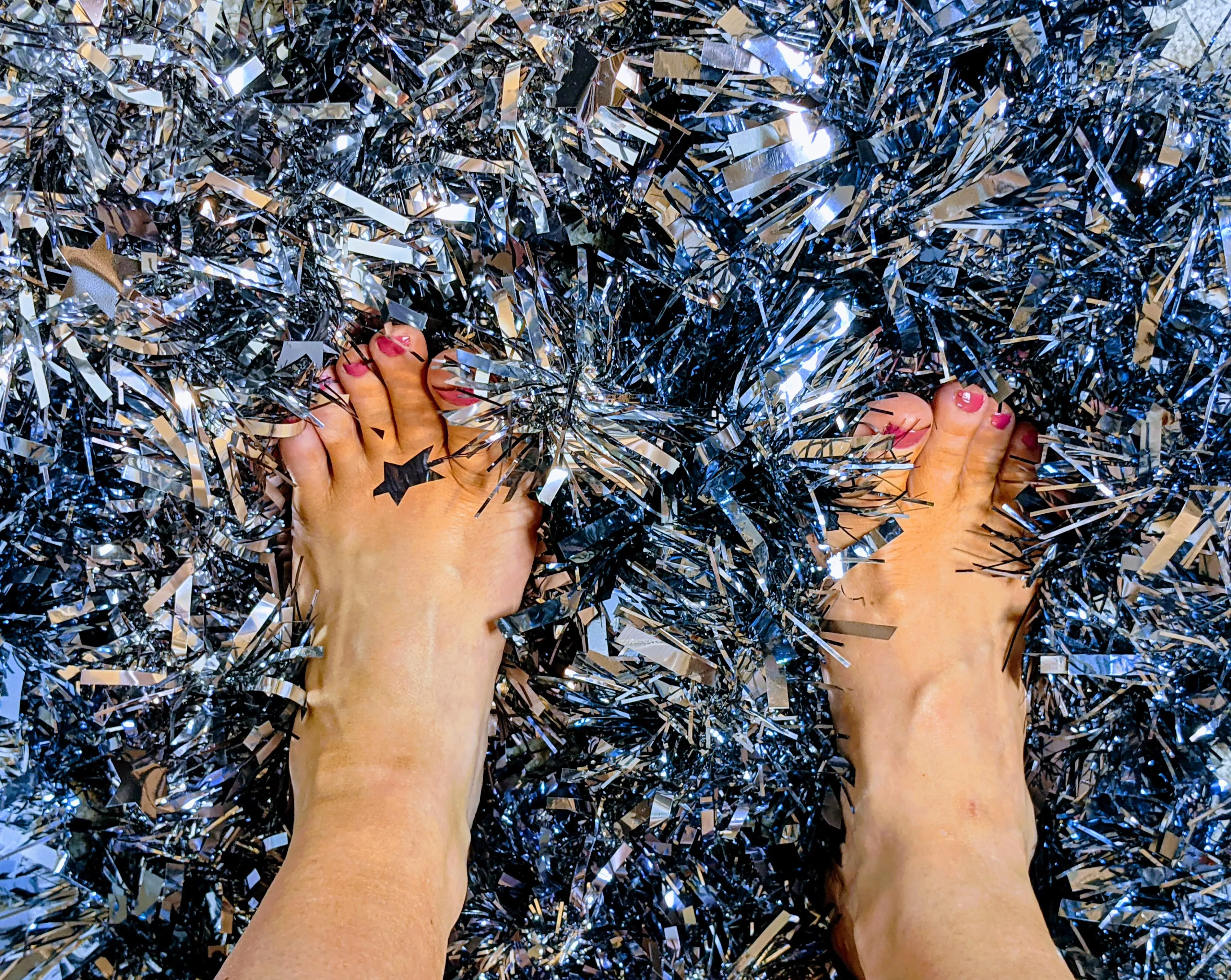 [Selling] 👅👣 I need my toes sucked..... but have I been a good girl this Christmas?! 🎄🧑🏻‍🎄 🙏🏼🙏🏼🤤 DM me for info on the new socks Santa gifted me this year 🧦