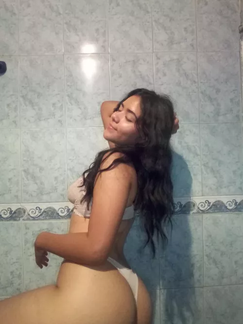 [Selling] I'm available, horny and ready to please you😈❤️👣I offer vids, pics, cam, sexting, kinks and fetish made exactly to your request☺️Open mind and fetish friendly. Kik me: bella_ hot4 😋