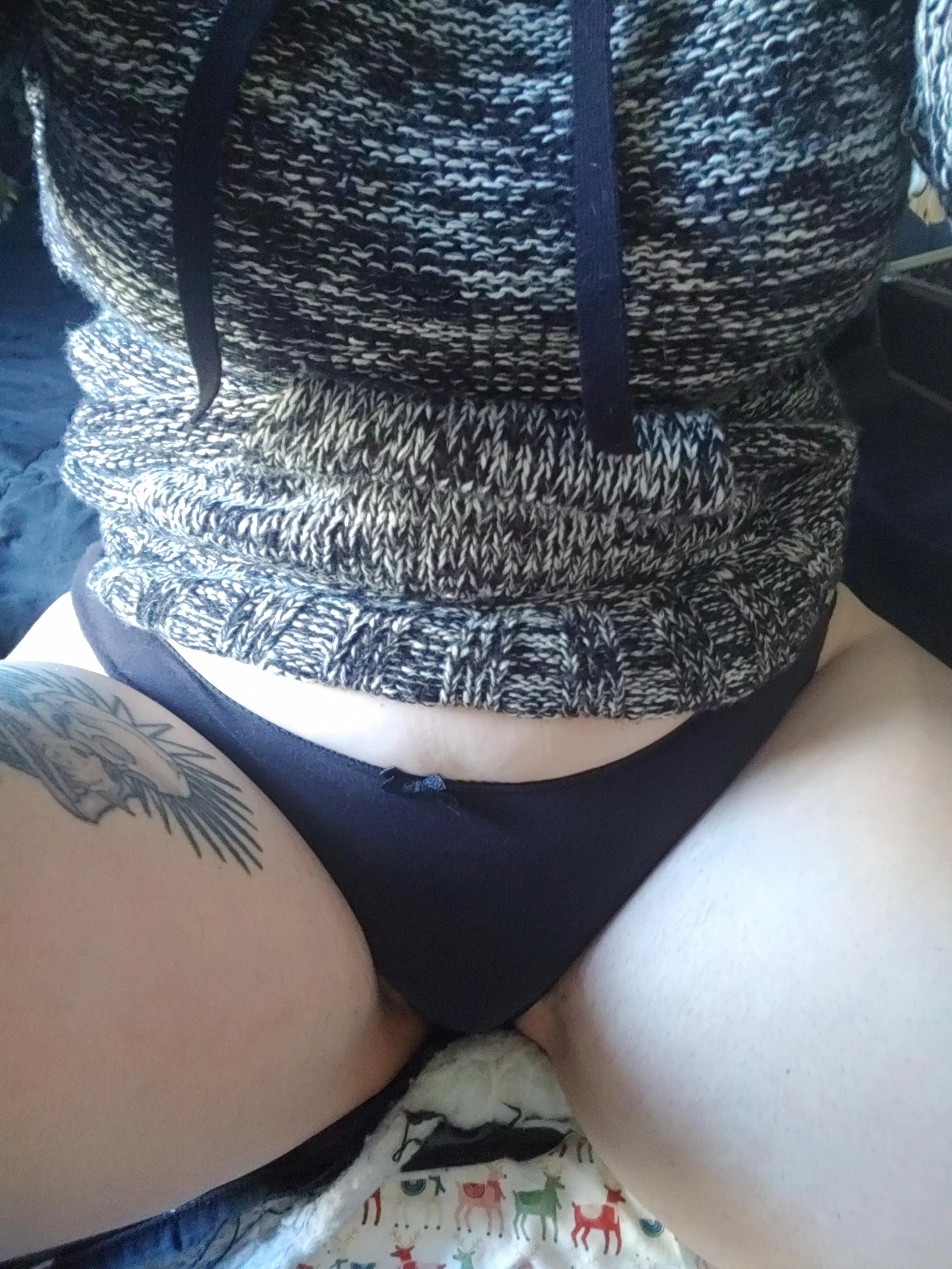 [SELLING] Lacy or cotton panties, lingerie, sweatpants and bras available. 👙 I also offer sexting, JOI, SPH, cock rates, etc. TODAY'S SEXTING OPTION HOURS ARE 12 PM - 6 PM MST. See the menu pinned to the top of my page for full list and prices. 🚨 