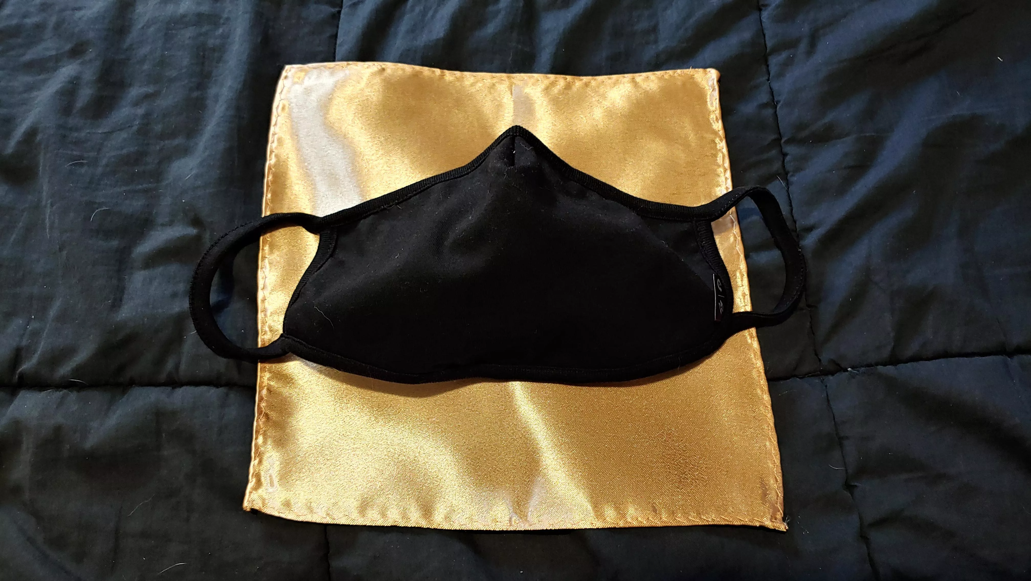 [SELLING] 🎉 NEW ITEMS 🎉 Silky scarves perfect for simultaneous scent and stroking ✳ Satiny pocket squares I'll wear in my panties/bra for you ✳ Cloth or disposable masks for exciting secret smelling all day long. 🎁 DM to place an order!