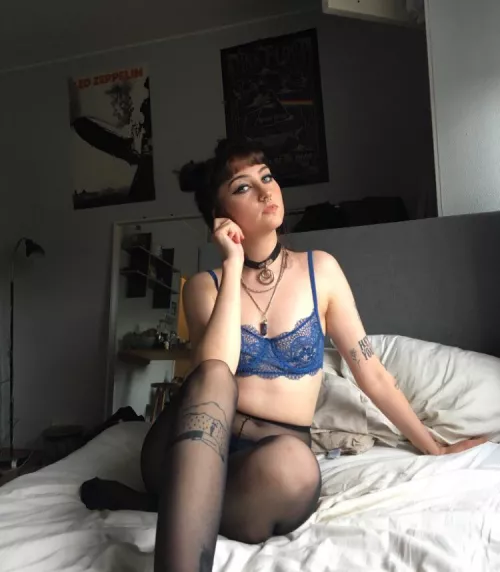 [selling] nudes, foot fetish and giantess content, sexting, dick rates and domination sessions💎 rn a -10% OF discount going on!