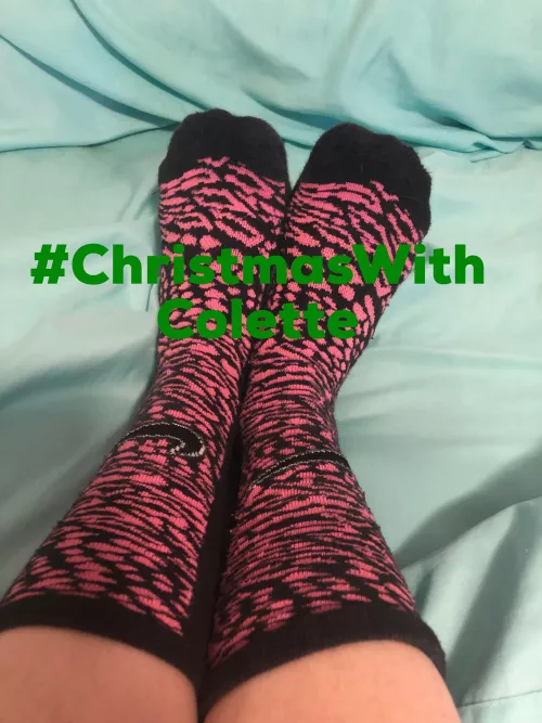 💋[Selling]💋 Treat yourself to something sweet and delicious this Christmas!🎄 Mention #ChristmasWithColette in your DM for $5 off your order of $25 or more!❤️💚