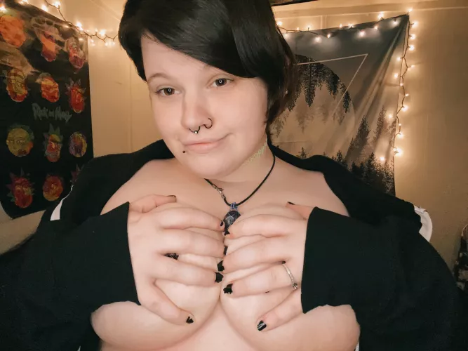 [Selling] Verified 🌸20🌸BBW🌸Customs🌸GFE🌸Sexting🌸Premades🌸Fetish Friendly 🌸Panties and socks 🌸Ask about my menu!❤️(KIK):lilraccoongirl666 or (telegram):lilraccoongirl666 •