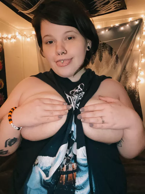 [Selling] Verified 🌸20🌸BBW🌸Customs🌸GFE🌸Sexting🌸Premades🌸Fetish Friendly 🌸Panties and socks 🌸Ask about my menu!❤️(KIK):lilraccoongirl666 or (telegram):lilraccoongirl666 •