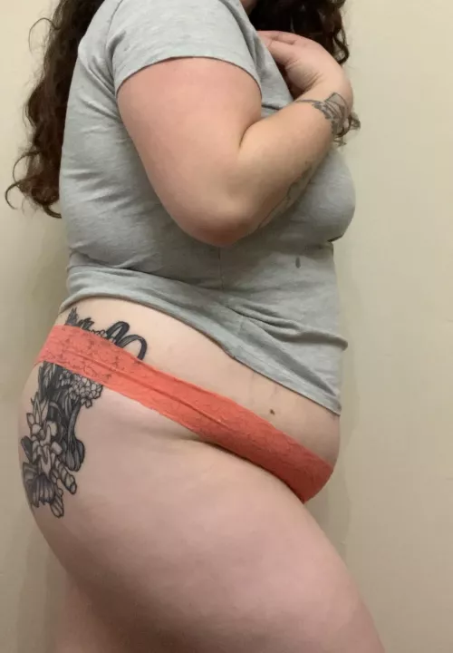 [selling] who’s getting the last pair of panties of my 20s? Even better.. who gets the first pair of my dirty 30s? 😈