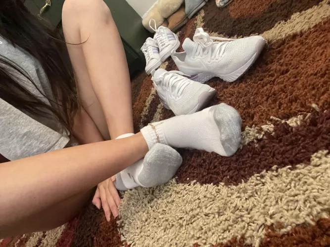 [Selling][US] Get in close and smell my socks 😘 DM me to get a pair of my dirty, smelly socks 💜