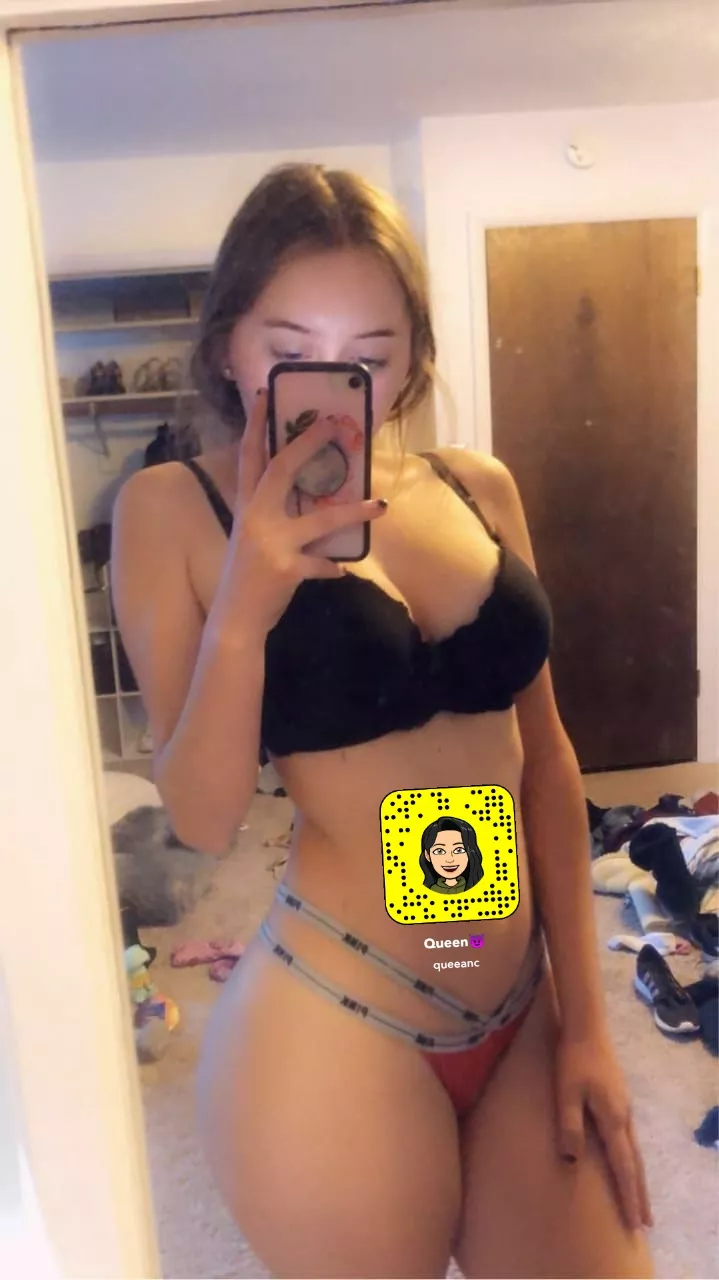 Sending a masturbating video to every guy that upvotes ?? (My auto reply is on)[snap:queeanc]