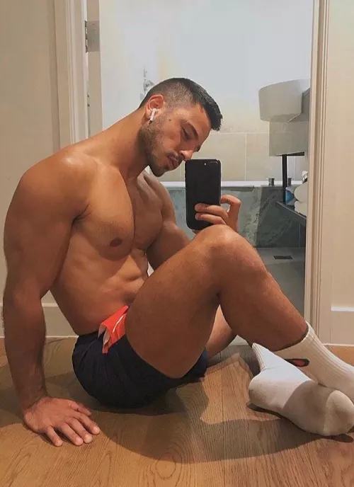 Sending full body nudes to everyone that upvotes ⬆️💦