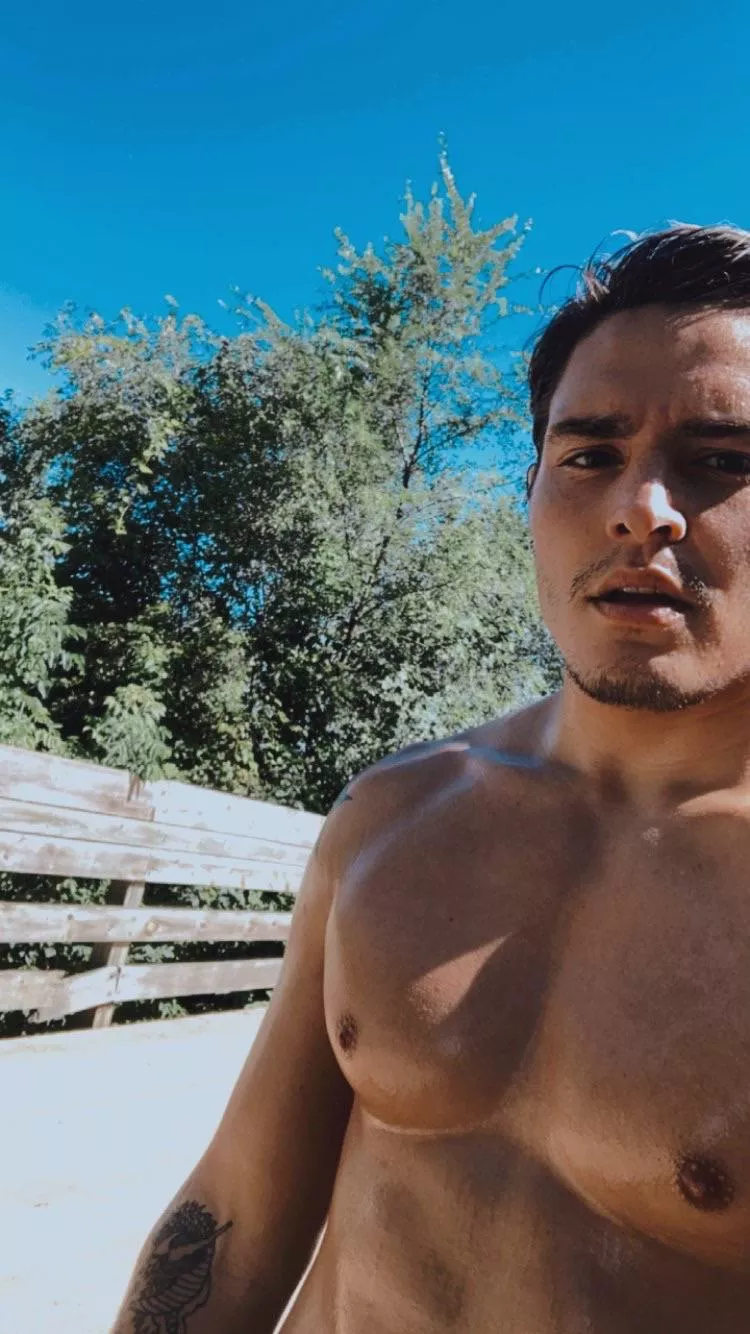 Sending full body nudes to everyone that upvotes AND PM's me!!! ⬆️💦