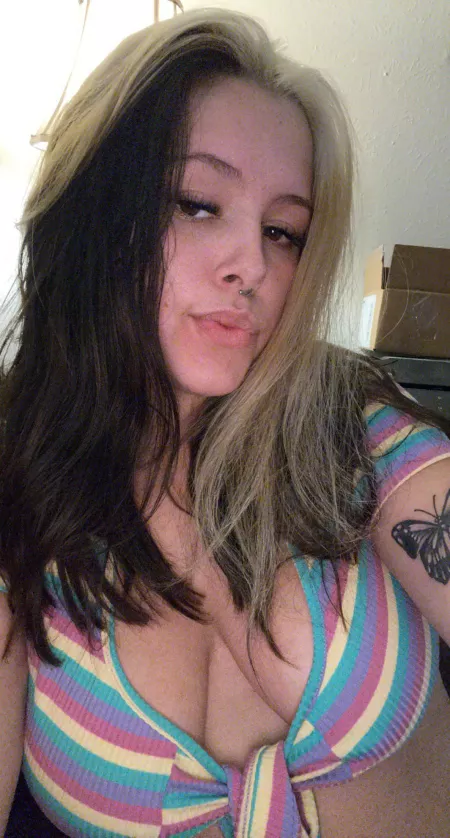 sending kisses to all the people who always give me love on here!π(18)