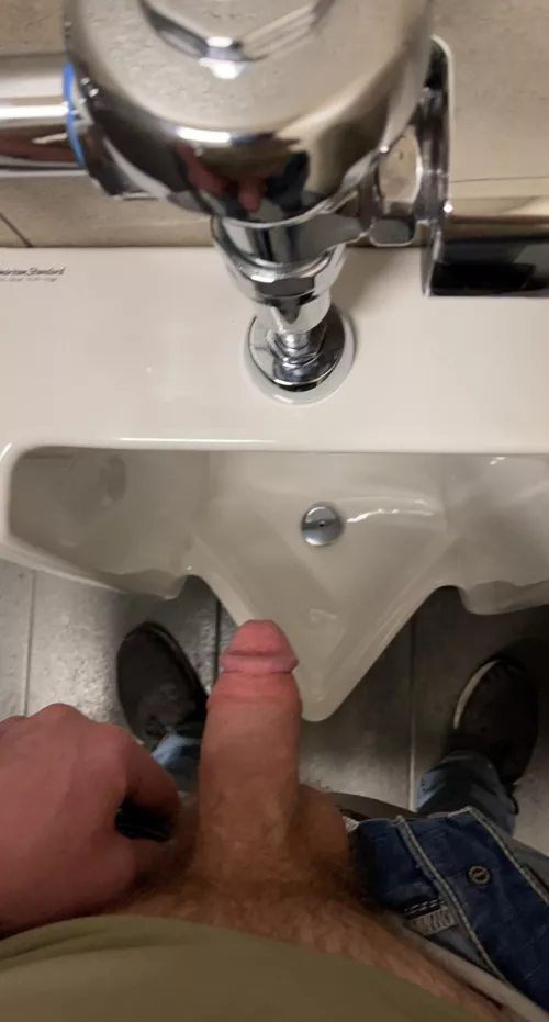 Sent this pic to my buddy while I was at work, he actually came to give me a visit when the store slowed down and he sucked me in a stall for a few minutes. Wish I would have gotten a pic or video but didnβt have time. π