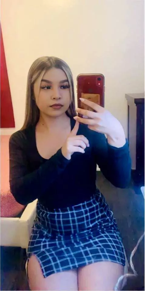 Sexy 19 year old Mexican in a tight skirt