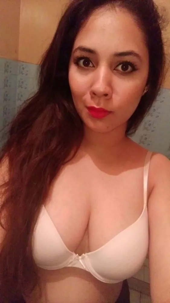 Sexy beautiful indian girl full nude album 😘💦😍 link in comment ⬇️ by Any_Banana9528 photo
