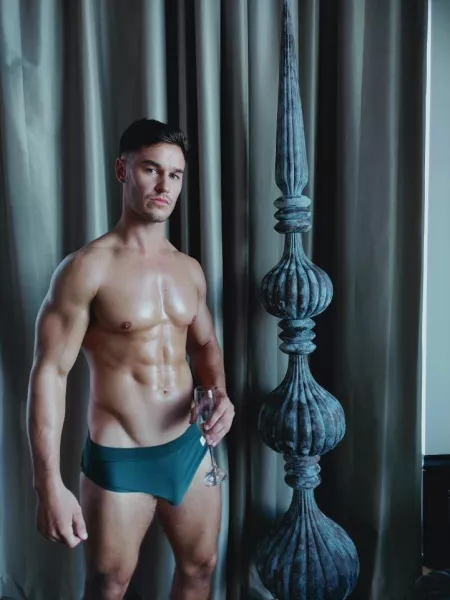 Sexy British alpha male, you don't want to miss outππ¦π CUM and join my x rated page and let's cum together. Link below β¬οΈ