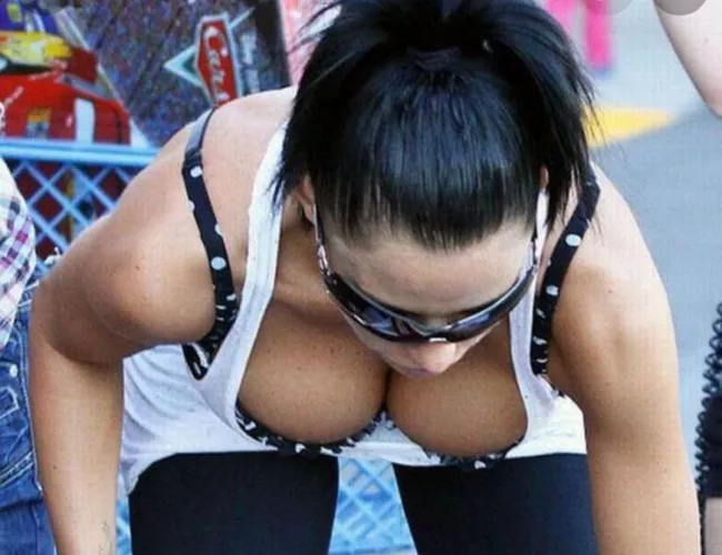 Sexy Downblouse Mom At Disneyland 🥵❤🍈🍈