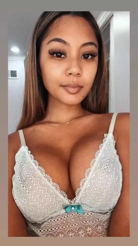Sexy Filipina Fillin Those Cups Sexy Filipina Fillin Those Cups