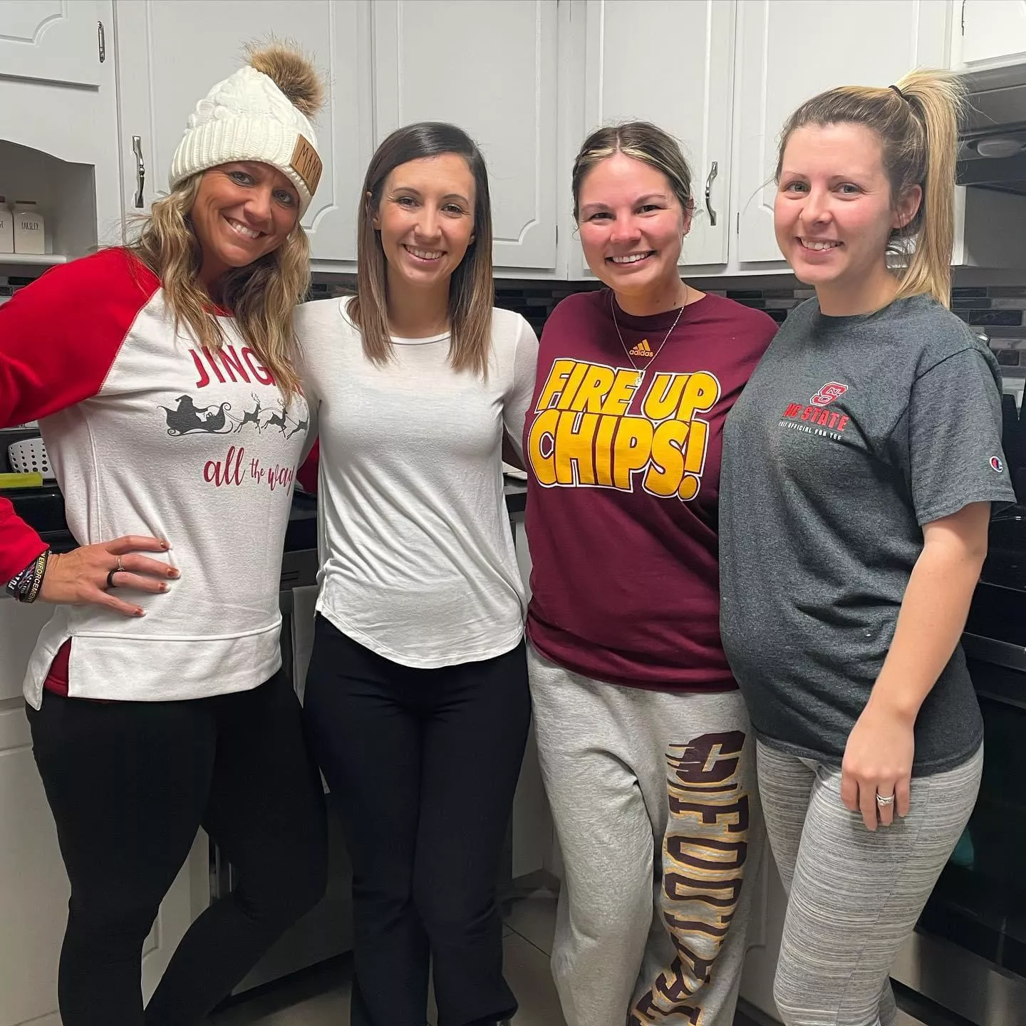 Sexy girls at the Christmas party 🎉 who’s your pick??